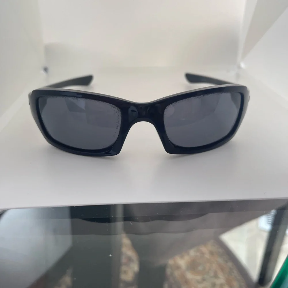Men’s Oakley sunglasses. - Picture 2 of 3